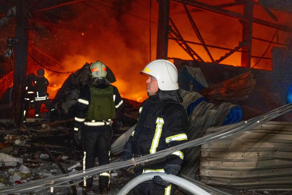 Ворог здійснив масовану атаку на Одеський район: загинув чоловік, 9 постраждалих (фото)